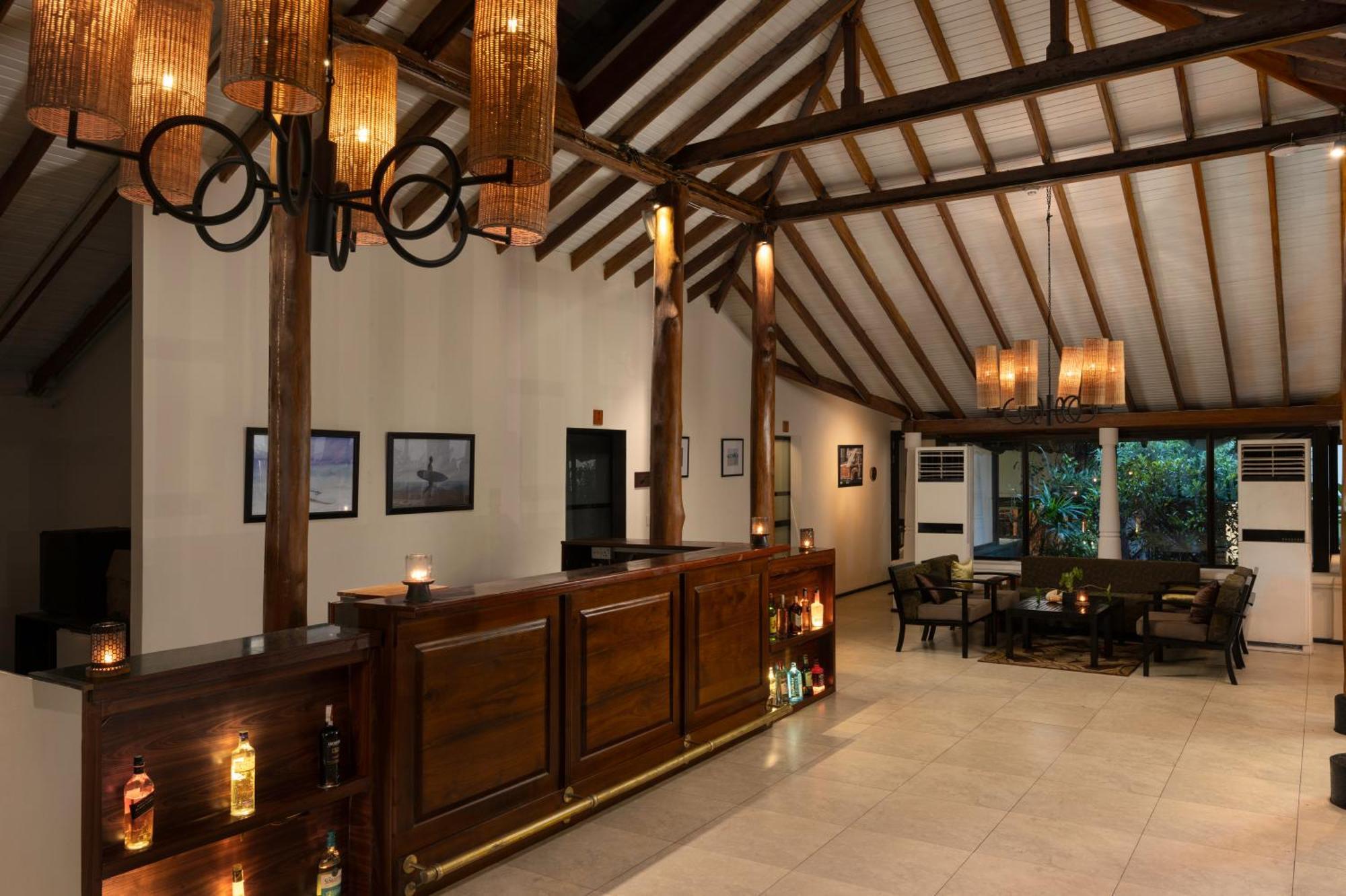 Ekho Surf Hotell Bentota Exteriör bild