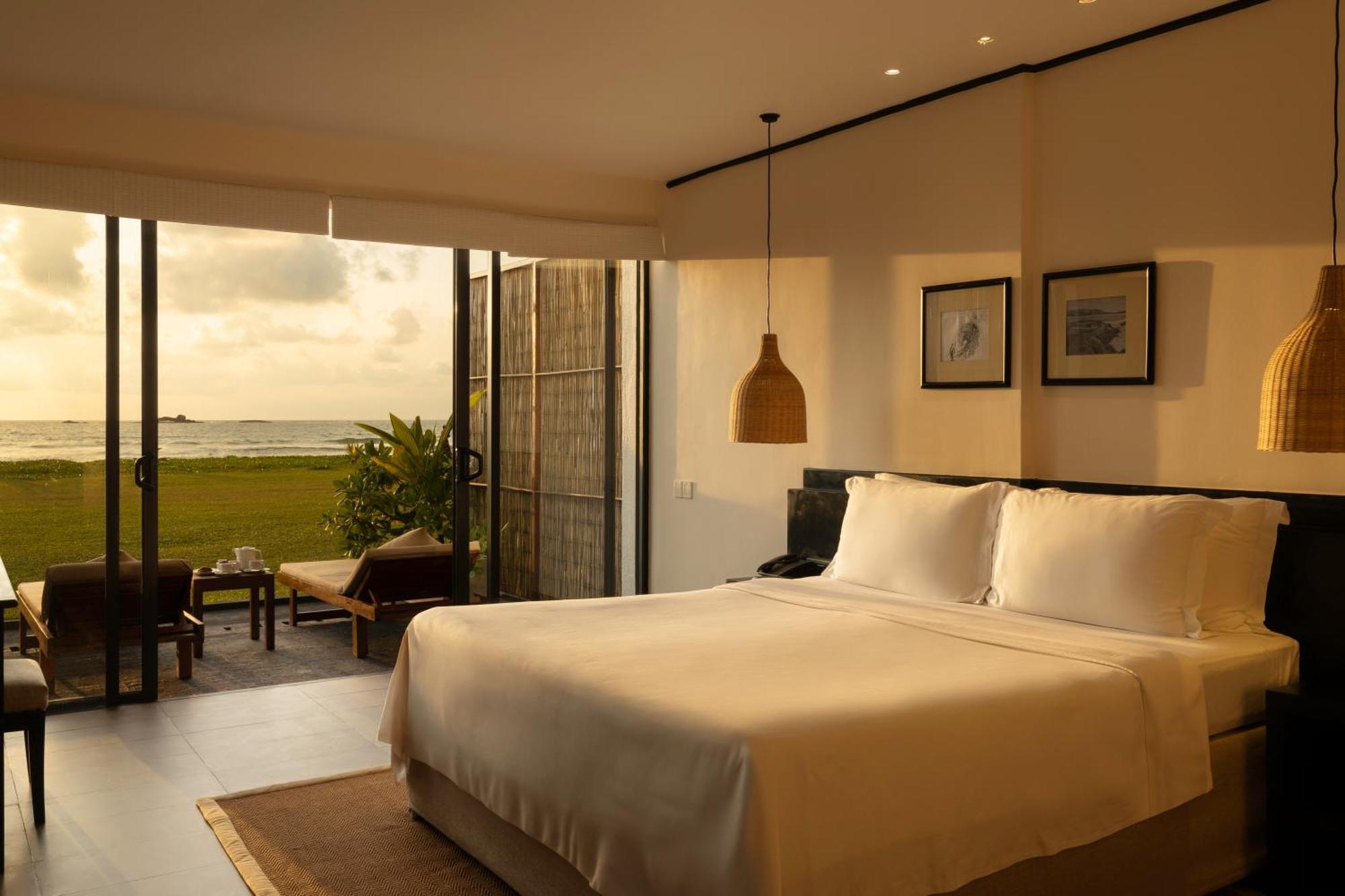 Ekho Surf Hotell Bentota Exteriör bild