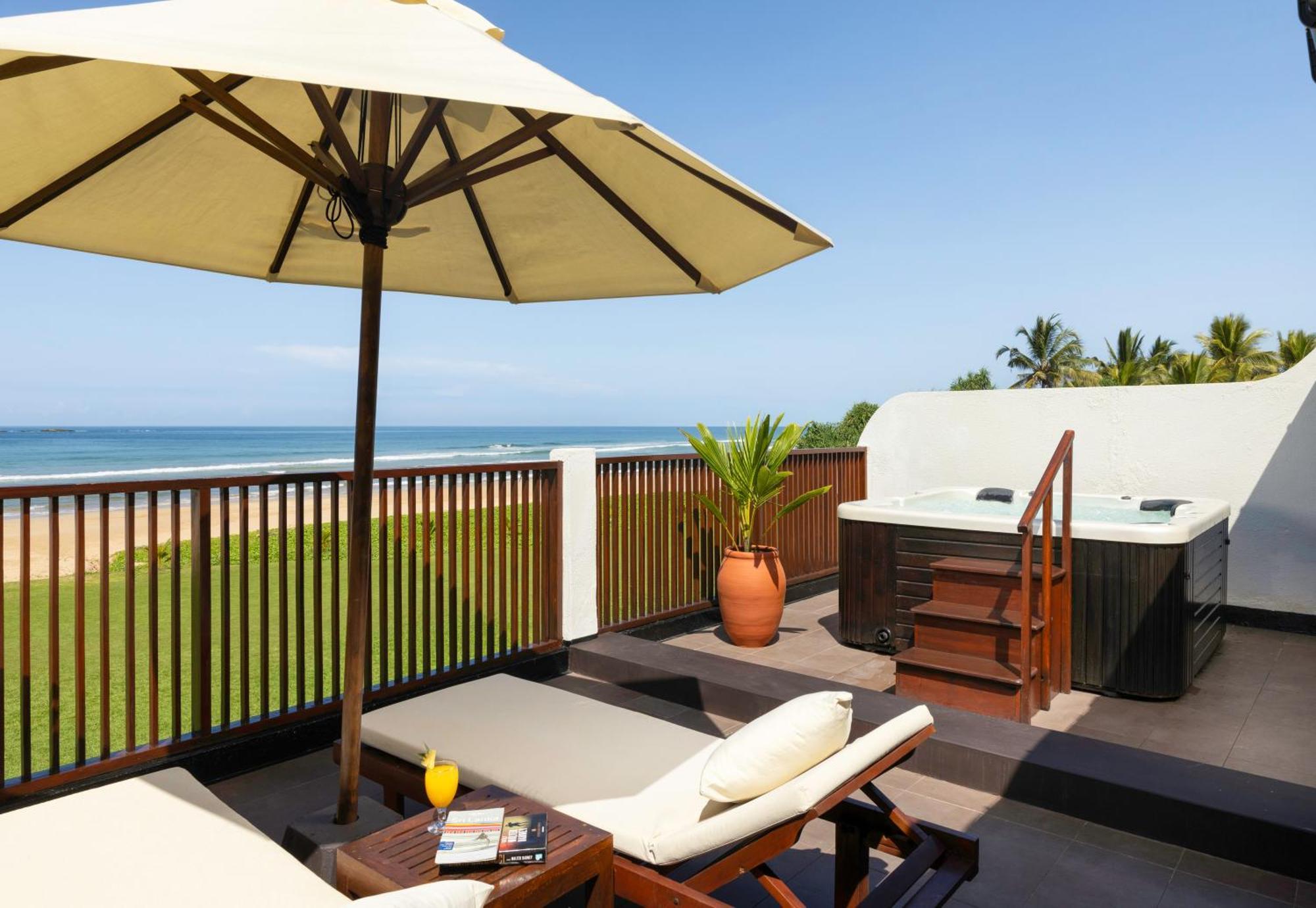 Ekho Surf Hotell Bentota Exteriör bild