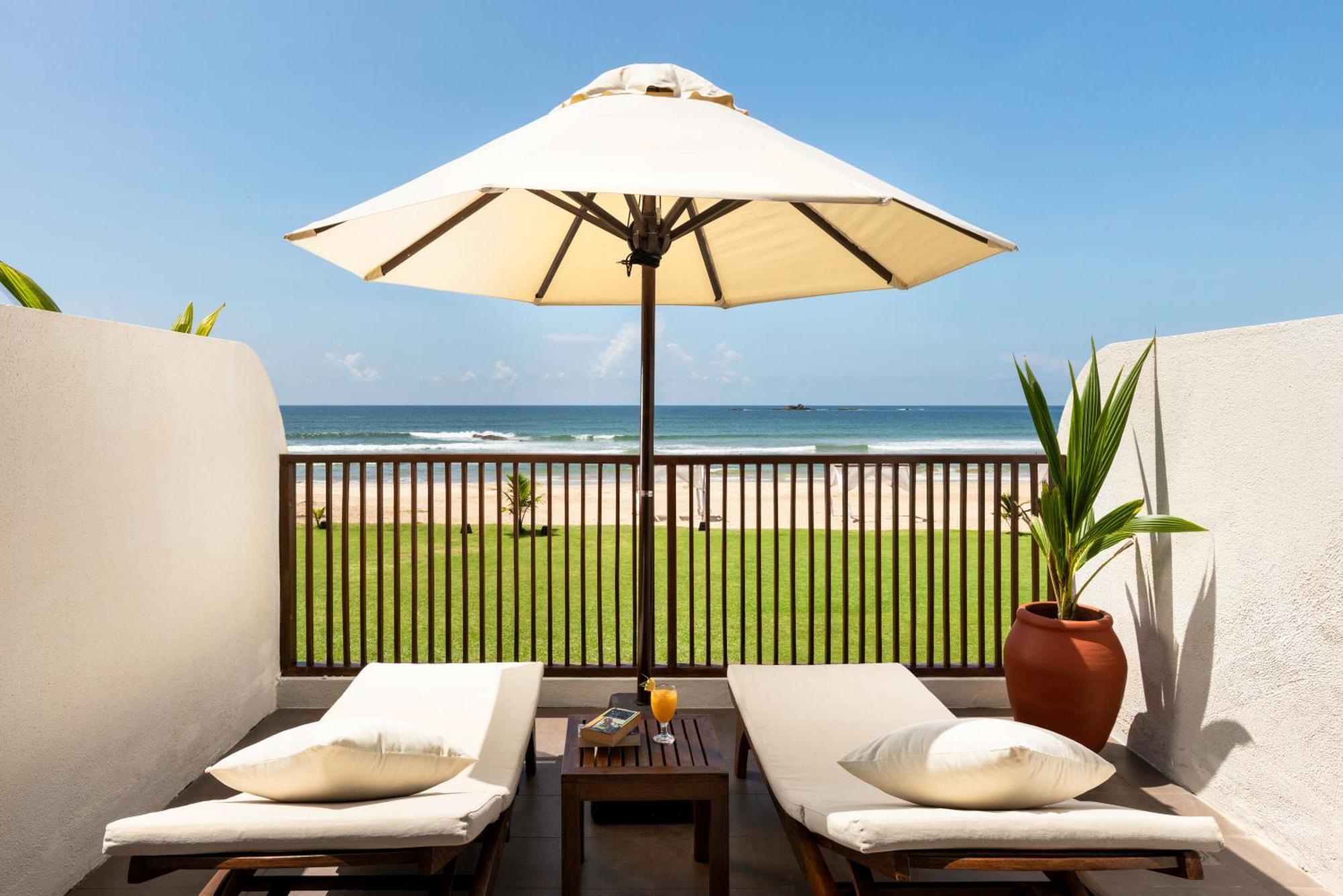 Ekho Surf Hotell Bentota Exteriör bild