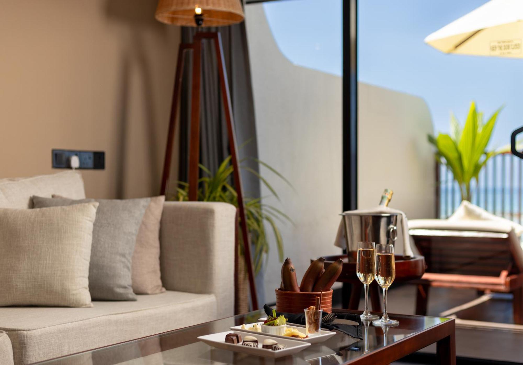Ekho Surf Hotell Bentota Exteriör bild