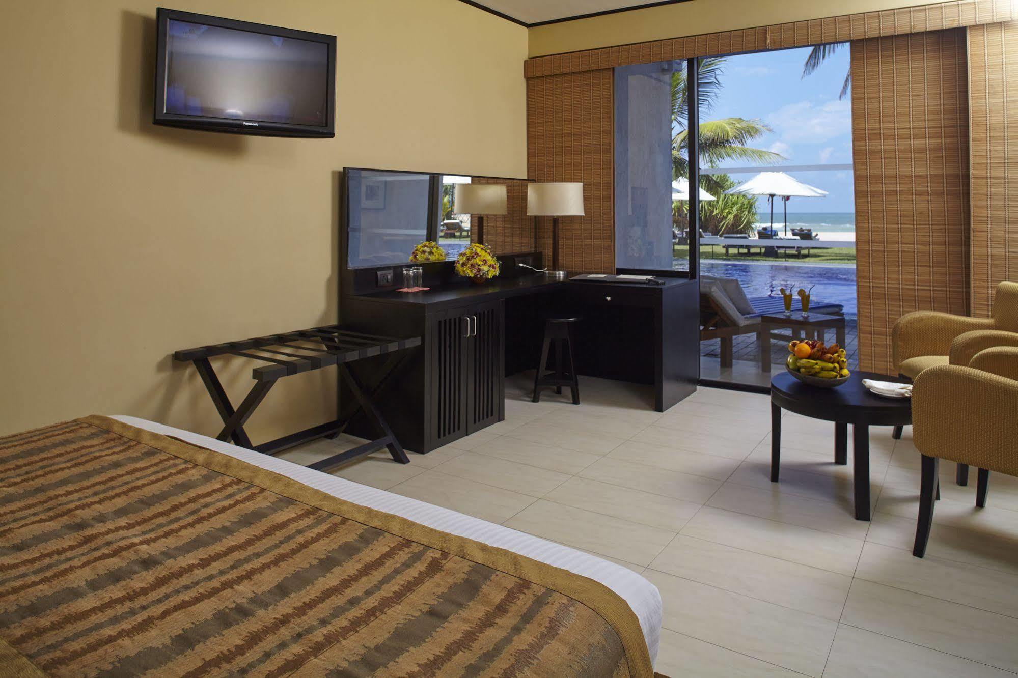 Ekho Surf Hotell Bentota Exteriör bild